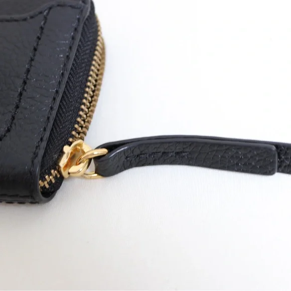 !!SUMMER SALE!! Marc Jacobs Black Textured Wallet with Gold Details - Picture 4 of 5